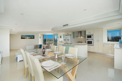 Aqua Vista Luxury Resort - Sunshine Coast Guide 3
