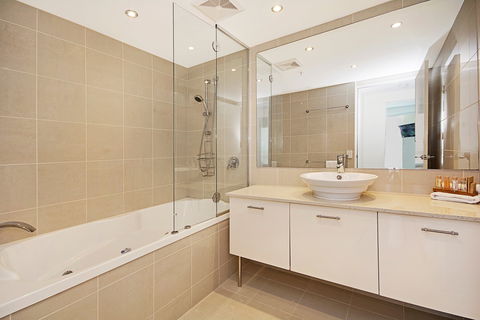 Aqua Vista Luxury Resort - Sunshine Coast Guide 6