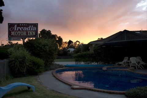 Arcadia Motor Inn - Sunshine Coast Guide 0