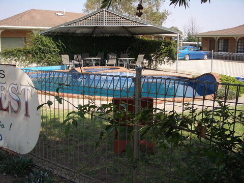 Arcadia Motor Inn - Sunshine Coast Guide 1