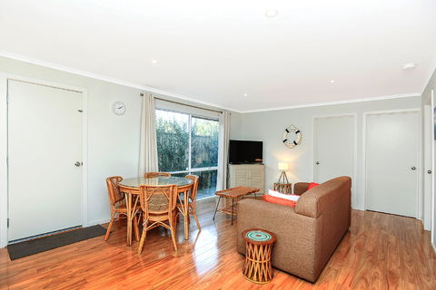 Ariadne - A Hop Skip And A Jump To The Beach With Sea Views - Sunshine Coast Guide 5