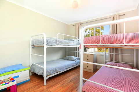Ariadne - A Hop Skip And A Jump To The Beach With Sea Views - Sunshine Coast Guide 8