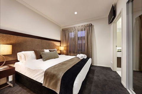 Attika Hotel - Sunshine Coast Guide 1