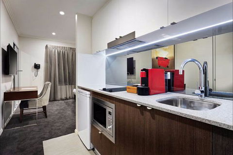 Attika Hotel - Sunshine Coast Guide 2