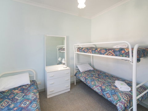 Augusta Hotel Motel - Sunshine Coast Guide 4