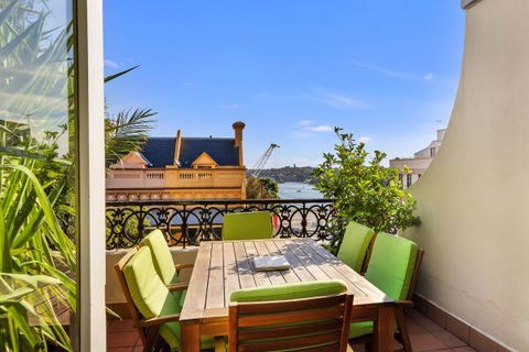 Carlson Terrace - Sunshine Coast Guide 1