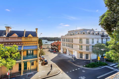 Carlson Terrace - Sunshine Coast Guide 2