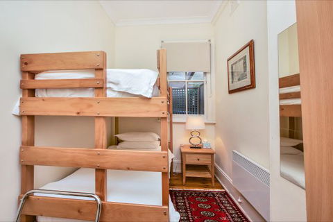 Carlson Terrace - Sunshine Coast Guide 9
