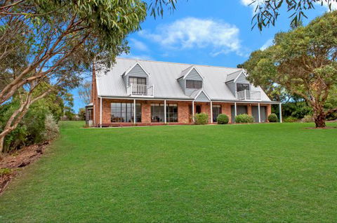 Cooks Retreat Warrnambool - Sunshine Coast Guide 0