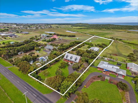 Cooks Retreat Warrnambool - Sunshine Coast Guide 1