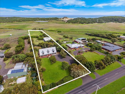 Cooks Retreat Warrnambool - Sunshine Coast Guide 4
