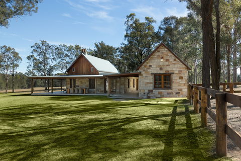 Enzo Cottage - Craftsmen Built Luxury Cottage - Sunshine Coast Guide 0