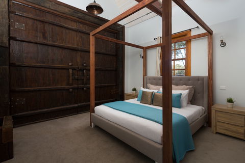 Enzo Cottage - Craftsmen Built Luxury Cottage - Sunshine Coast Guide 3