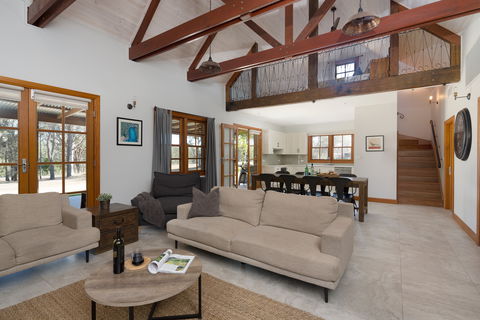 Enzo Cottage - Craftsmen Built Luxury Cottage - Sunshine Coast Guide 4