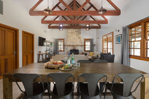Enzo Cottage - Craftsmen Built Luxury Cottage - Sunshine Coast Guide 6