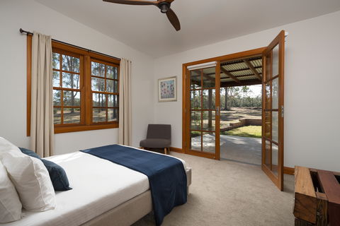 Enzo Cottage - Craftsmen Built Luxury Cottage - Sunshine Coast Guide 7