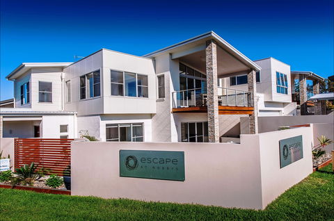 Escape At Nobbys - Sunshine Coast Guide 0