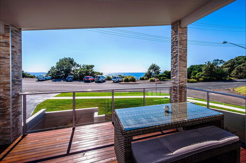 Escape At Nobbys - Sunshine Coast Guide 2