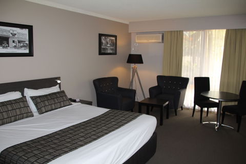 Galaxy Motel - Sunshine Coast Guide 1