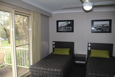 Galaxy Motel - Sunshine Coast Guide 3
