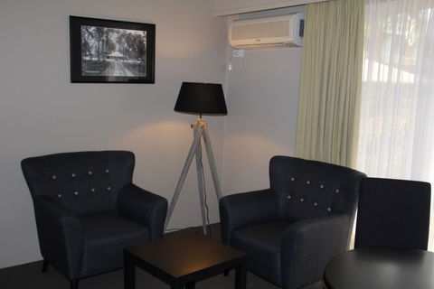 Galaxy Motel - Sunshine Coast Guide 4