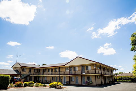 Lilac City Motor Inn And Steakhouse - Sunshine Coast Guide 0