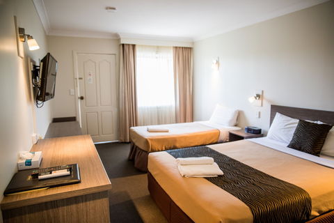 Lilac City Motor Inn And Steakhouse - Sunshine Coast Guide 5