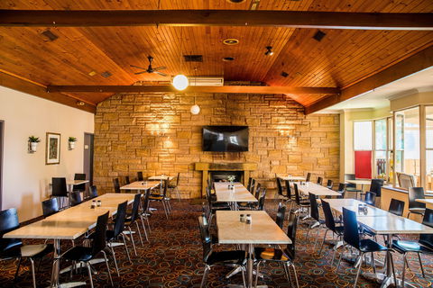 Lilac City Motor Inn And Steakhouse - Sunshine Coast Guide 6