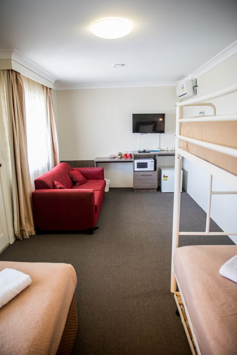 Lilac City Motor Inn And Steakhouse - Sunshine Coast Guide 8