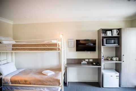 Lilac City Motor Inn And Steakhouse - Sunshine Coast Guide 9