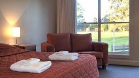 Alexander Cameron Motel - Sunshine Coast Guide 1