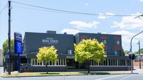Adelaide Royal Coach - Sunshine Coast Guide 0