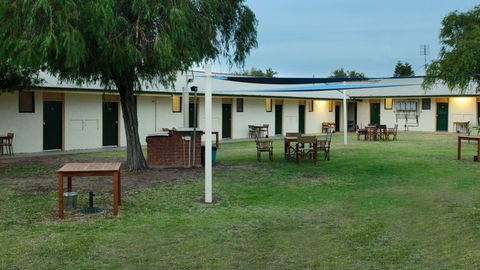 Anglers Inn - Sunshine Coast Guide 0