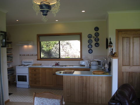 Plovers Ridge Country Retreat - Sunshine Coast Guide 3