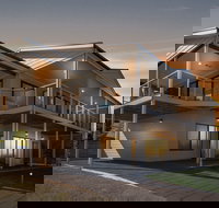 Stunning on Stacey - Sunshine Coast Guide