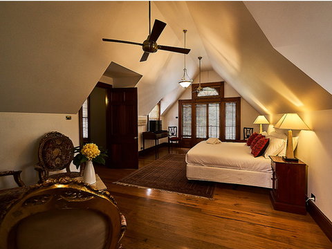 The Regents Park - Sunshine Coast Guide 1