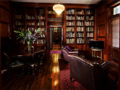 The Regents Park - Sunshine Coast Guide 3