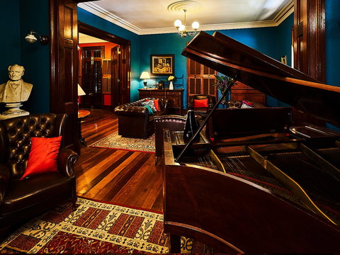 The Regents Park - Sunshine Coast Guide 4