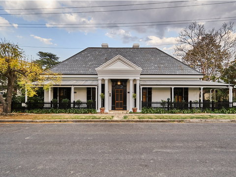 The Regents Park - Sunshine Coast Guide 7