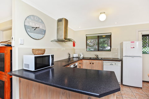 Unit 3, 5-/ Surf Avenue, Carrickalinga - Sunshine Coast Guide 1