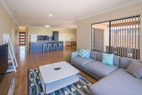 AcrosstheWay - Sunshine Coast Guide 1