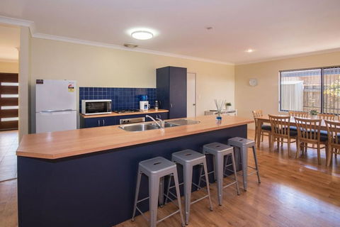 AcrosstheWay - Sunshine Coast Guide 3