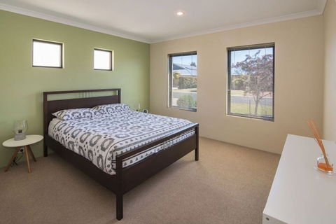 AcrosstheWay - Sunshine Coast Guide 4