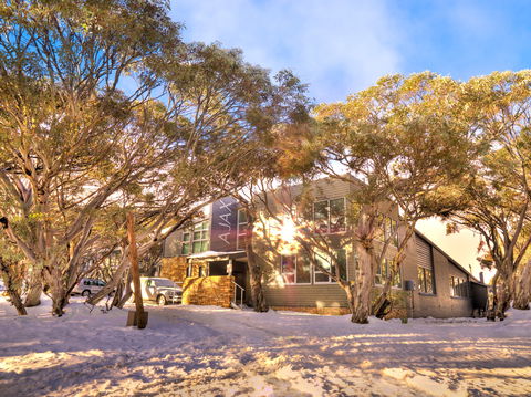 Ajax Ski Club - Sunshine Coast Guide 0