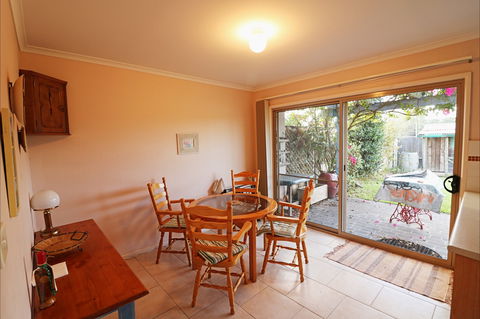 Alloway - Sunshine Coast Guide 2