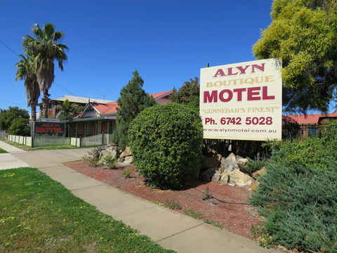Alyn Motel - Sunshine Coast Guide 0