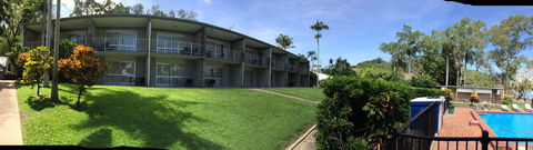 Arcadia Village Motel - Sunshine Coast Guide 1