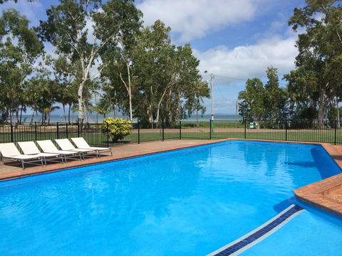 Arcadia Village Motel - Sunshine Coast Guide 2