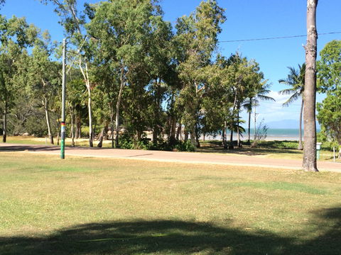 Arcadia Village Motel - Sunshine Coast Guide 3