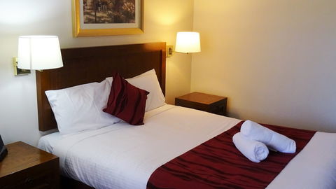 Armidale Pines Motel - Sunshine Coast Guide 1